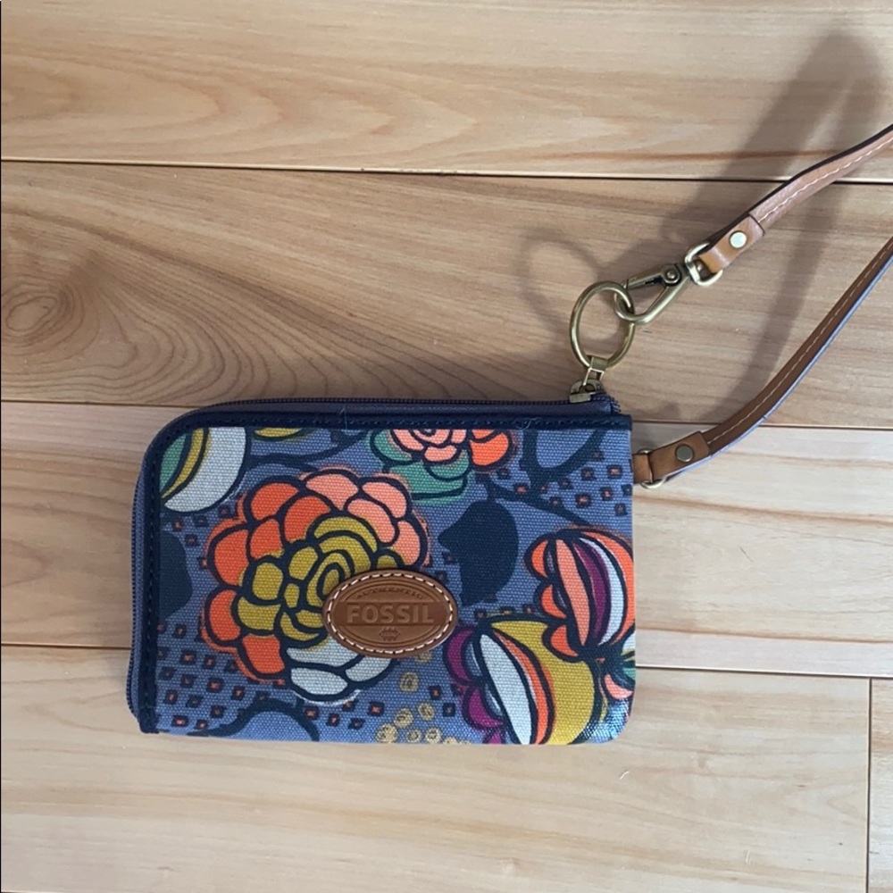FOSSIL wristlet